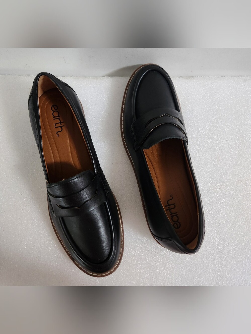 EARTH JAVAS LEATHER SLIP-ON PENNY LOAFER WOMEN'S COLOR BLACK SIZE US 8M - Picture 2 of 6